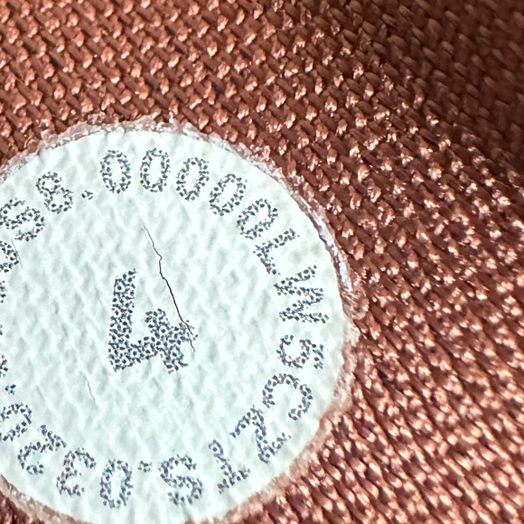 Lululemon Mapped Out High-Rise Tight 28"
Black / Ancient Copper! EUC - Picture 2 of 2